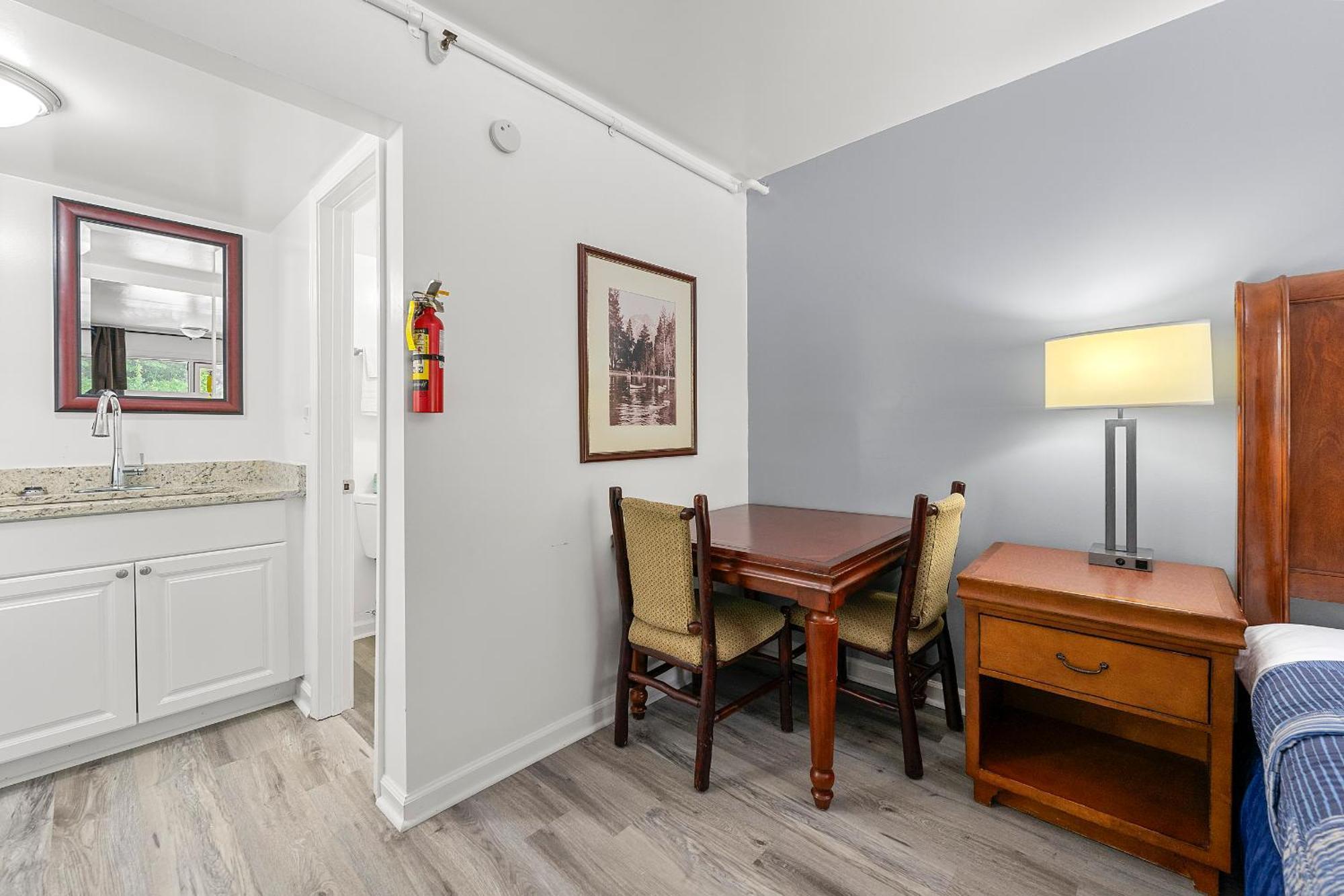 Budgetel Inn And Suites Lodge West Eksteriør billede