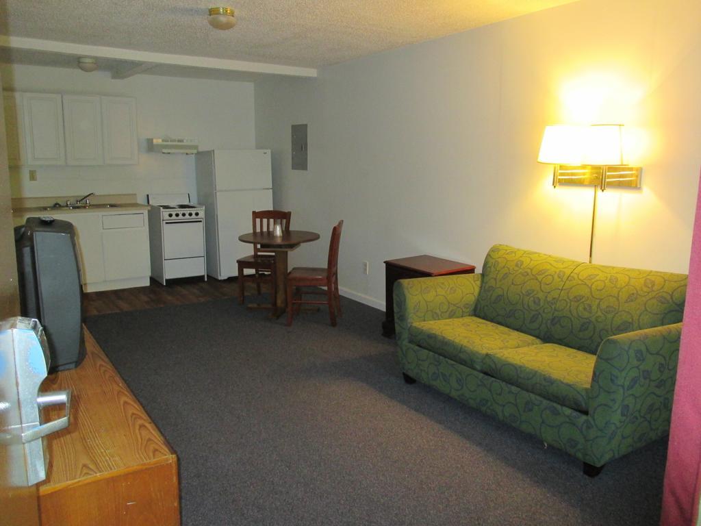 Budgetel Inn And Suites Lodge West Værelse billede