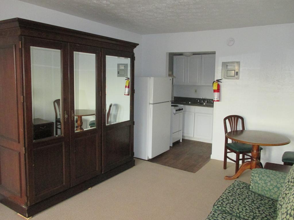 Budgetel Inn And Suites Lodge West Værelse billede